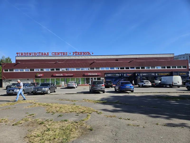 Tirdzniecības centrs „Pērnava” Jelgavā, Pērnavas ielā 4