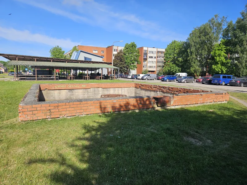 Tirdzniecības centrs „Pērnava” Jelgavā, Pērnavas ielā 4