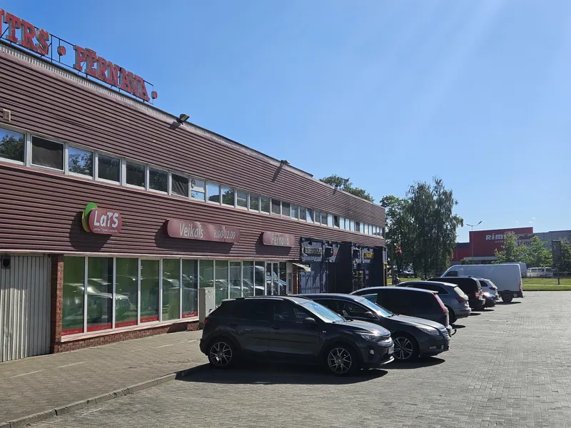 Tirdzniecības centrs „Pērnava” Jelgavā, Pērnavas ielā 4