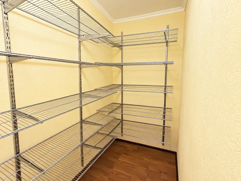 Plašs 4 istabu dzīvoklis Zolitūdē, A. Bieziņa ielā 4