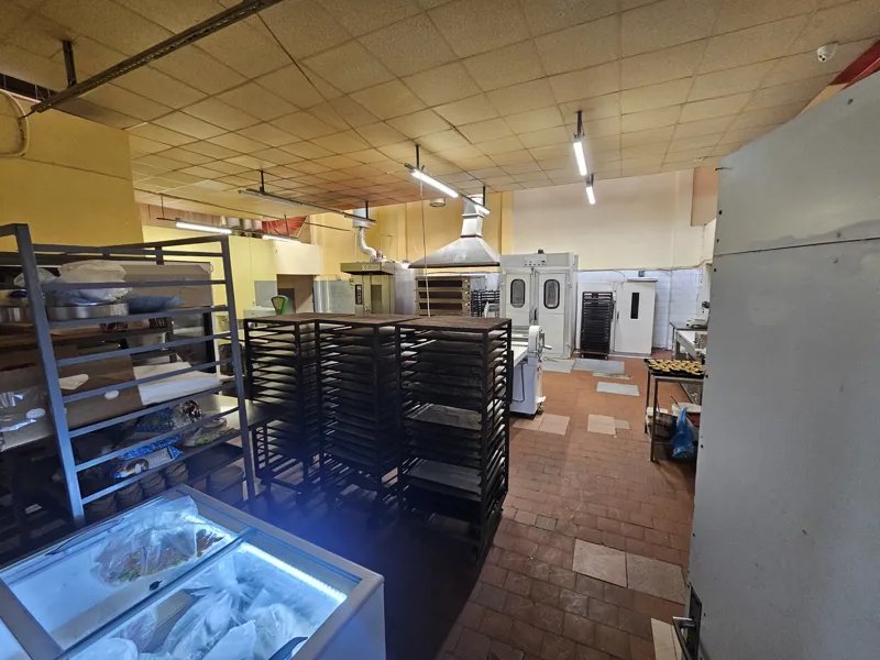 Tirdzniecības centrs „Pērnava” Jelgavā, Pērnavas ielā 4