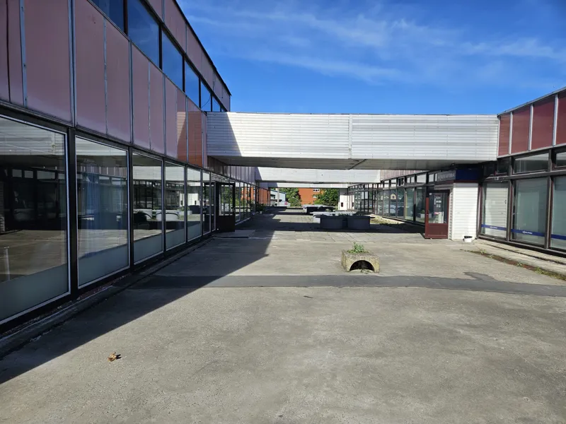 Tirdzniecības centrs „Pērnava” Jelgavā, Pērnavas ielā 4