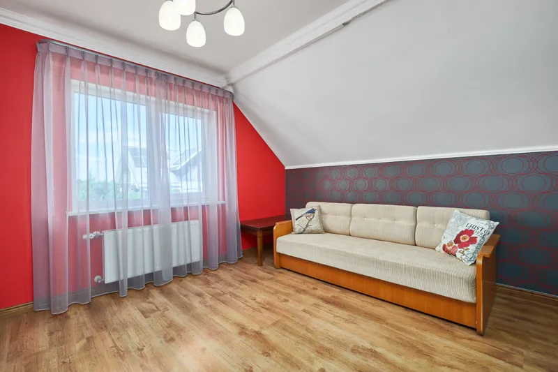 Dvīņu mājas daļa Ikšķilē, Laivinieku ielā 13