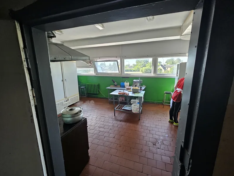 Tirdzniecības centrs „Pērnava” Jelgavā, Pērnavas ielā 4