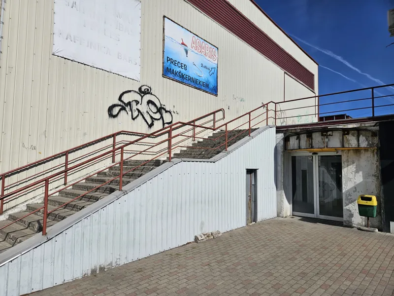Tirdzniecības centrs „Pērnava” Jelgavā, Pērnavas ielā 4