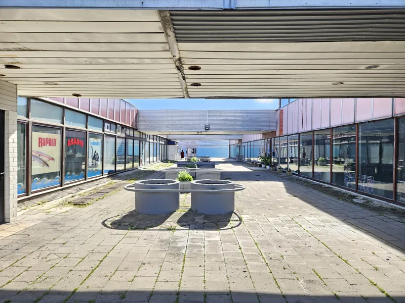Tirdzniecības centrs „Pērnava” Jelgavā, Pērnavas ielā 4